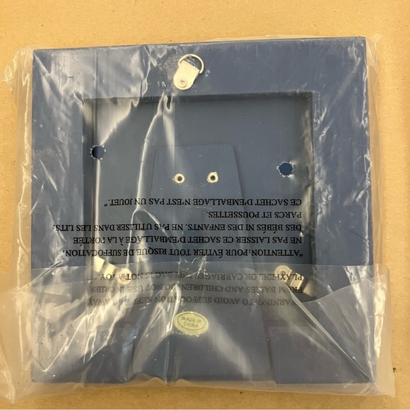 Pottery Barn Kids Painted Wooden Circle Picture Frames 6in Square Blue Red (2) - Picture 4 of 7